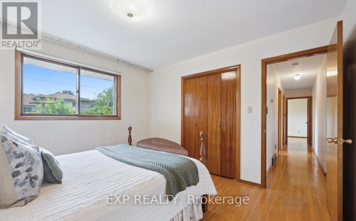 27 Palermo Crescent, Guelph, ON - Indoor Photo Showing Bedroom