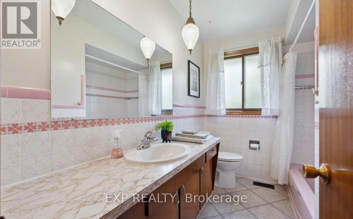 27 Palermo Crescent, Guelph, ON - Indoor Photo Showing Bathroom