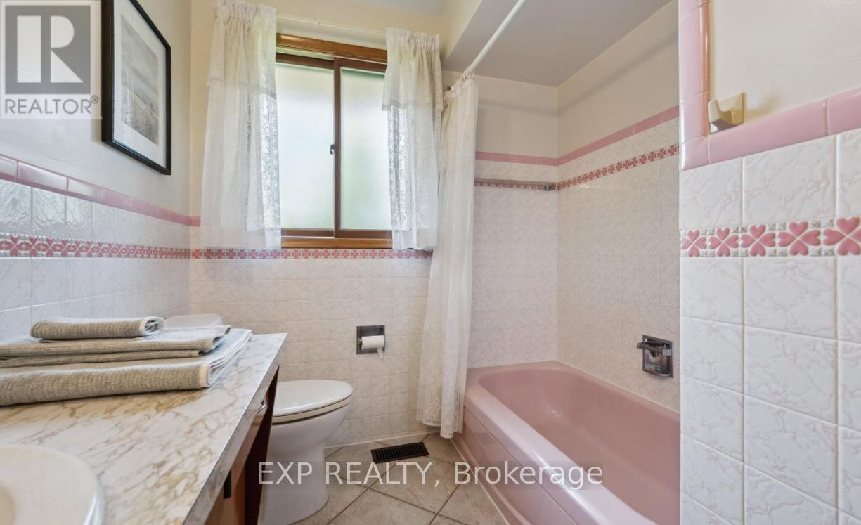 27 Palermo Crescent, Guelph, ON - Indoor Photo Showing Bathroom