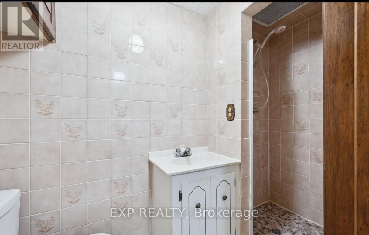 27 Palermo Crescent, Guelph, ON - Indoor Photo Showing Bathroom