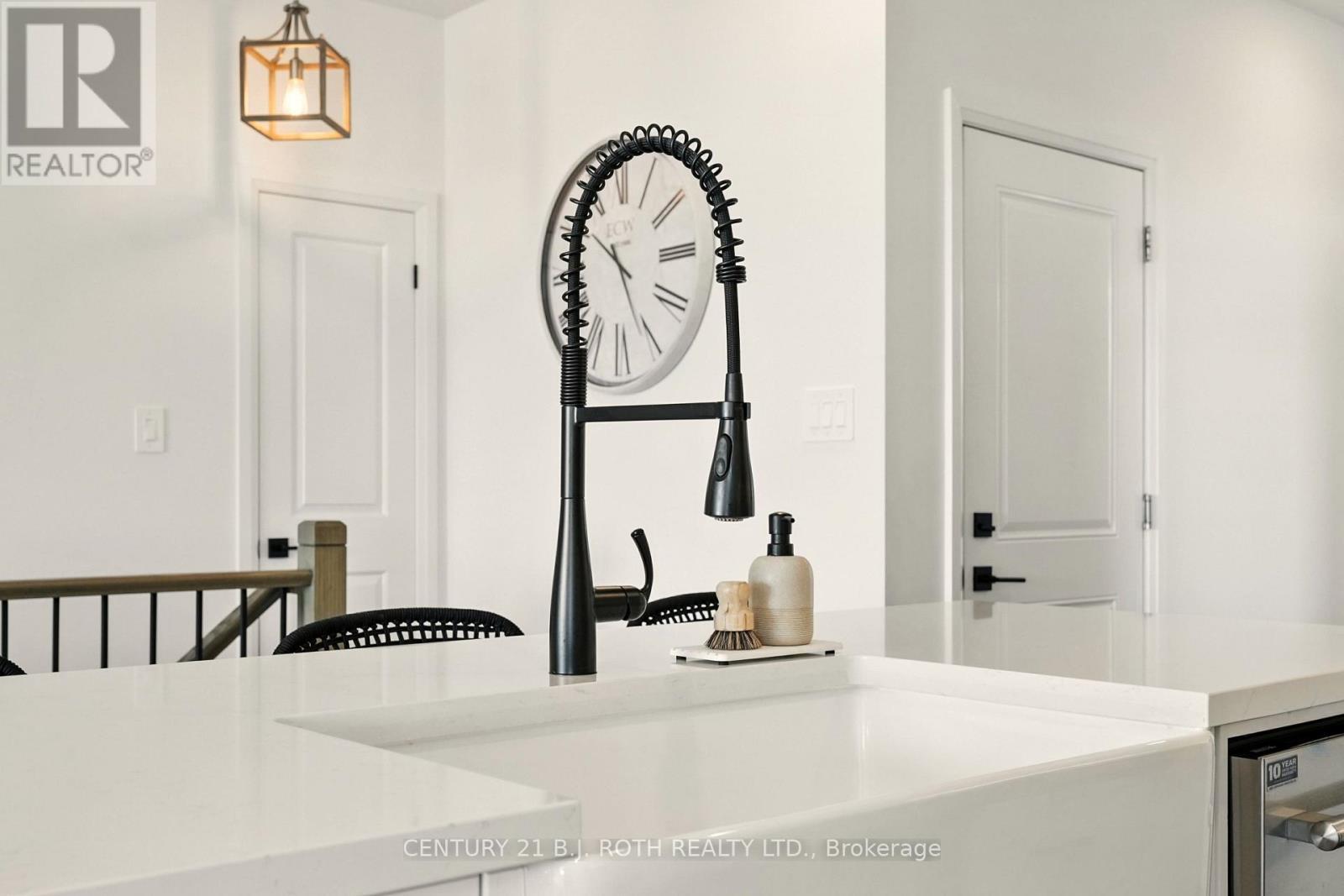 124 Ritchie Crescent, Springwater, ON - Indoor