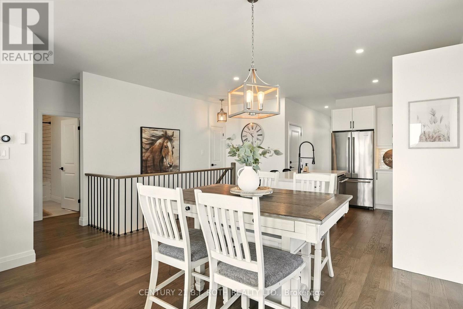 124 Ritchie Crescent, Springwater, ON - Indoor Photo Showing Dining Room