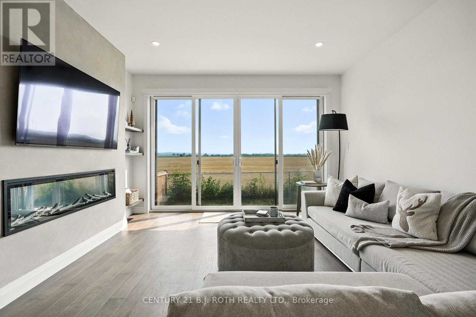 124 Ritchie Crescent, Springwater, ON - Indoor Photo Showing Living Room With Fireplace