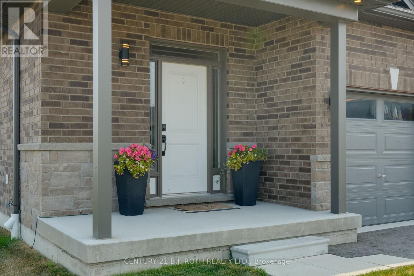 124 Ritchie Crescent, Springwater, ON - Outdoor With Exterior