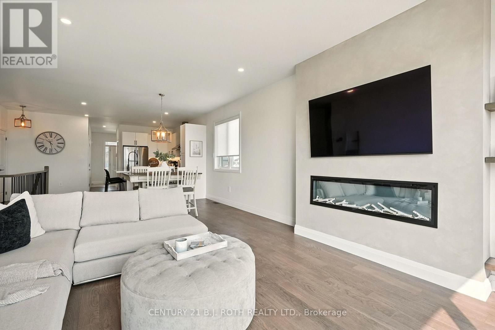 124 Ritchie Crescent, Springwater, ON - Indoor Photo Showing Living Room With Fireplace