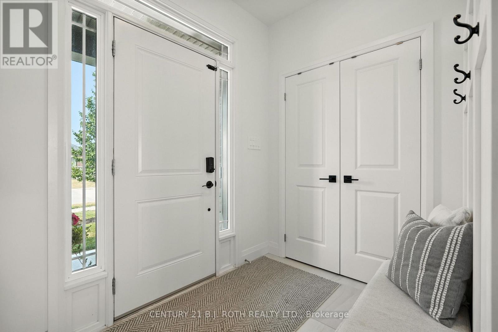 124 Ritchie Crescent, Springwater, ON - Indoor Photo Showing Other Room