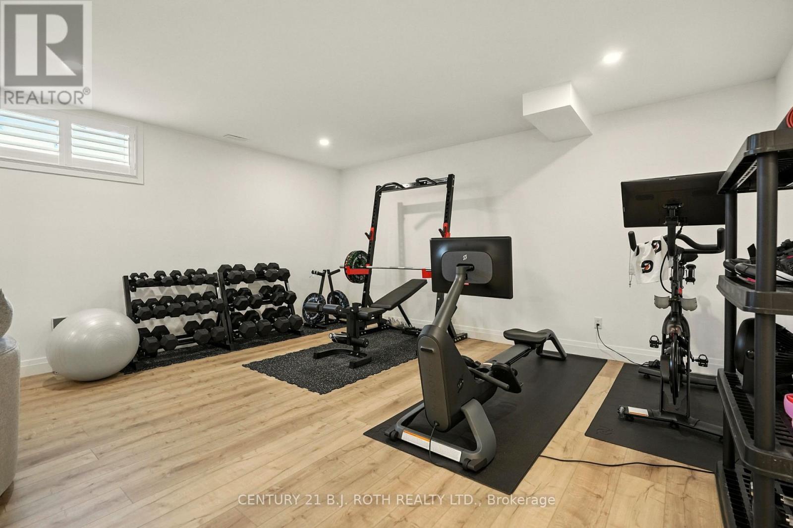 124 Ritchie Crescent, Springwater, ON - Indoor Photo Showing Gym Room