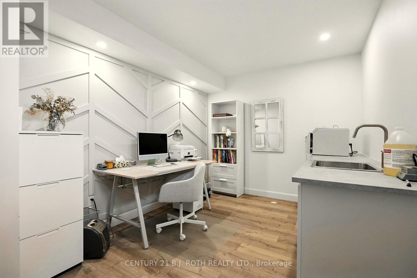 124 Ritchie Crescent, Springwater, ON - Indoor Photo Showing Office