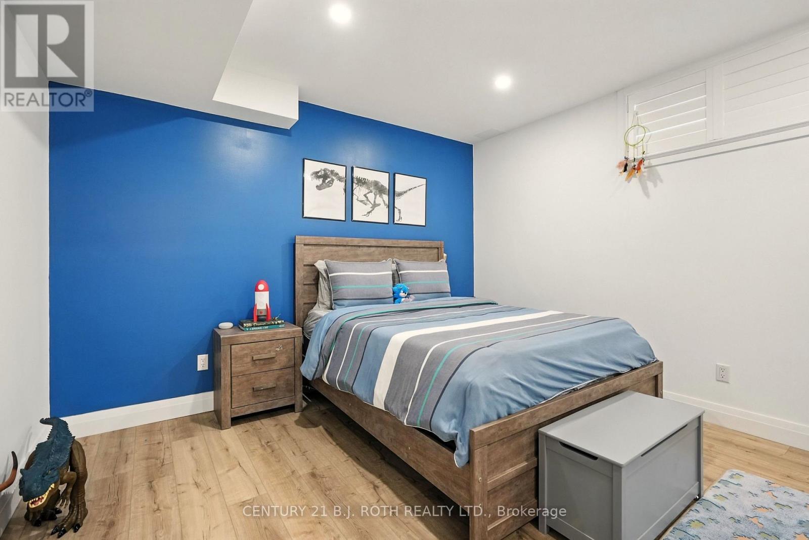 124 Ritchie Crescent, Springwater, ON - Indoor Photo Showing Bedroom