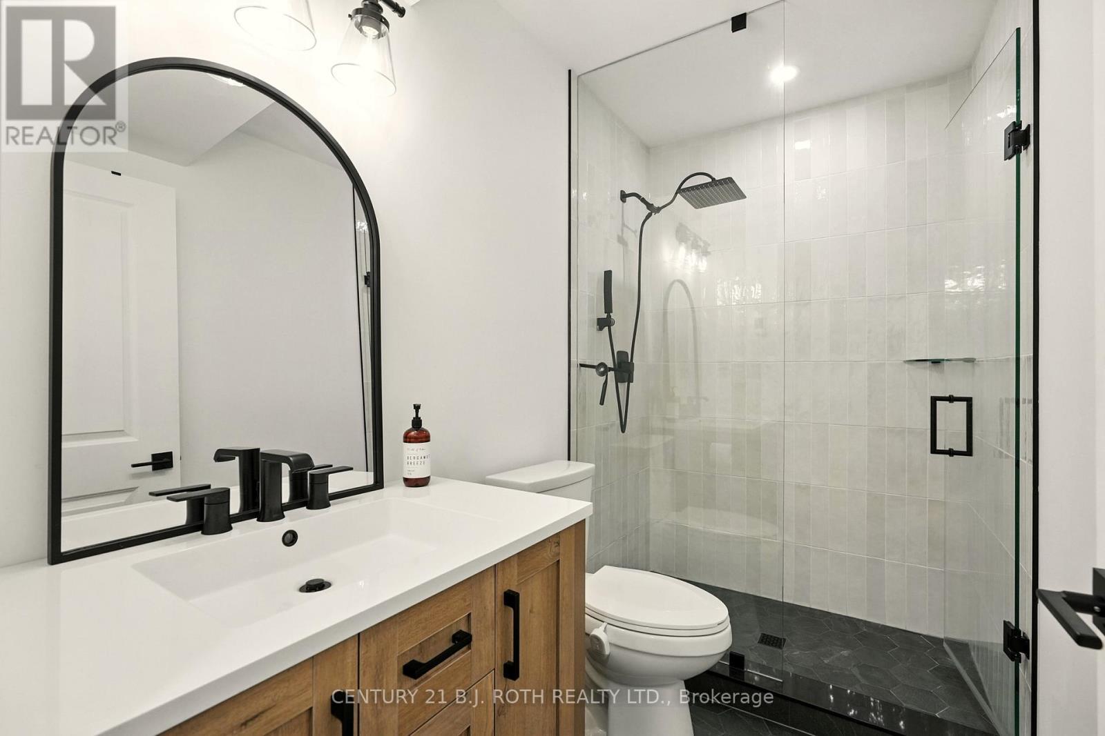 124 Ritchie Crescent, Springwater, ON - Indoor Photo Showing Bathroom