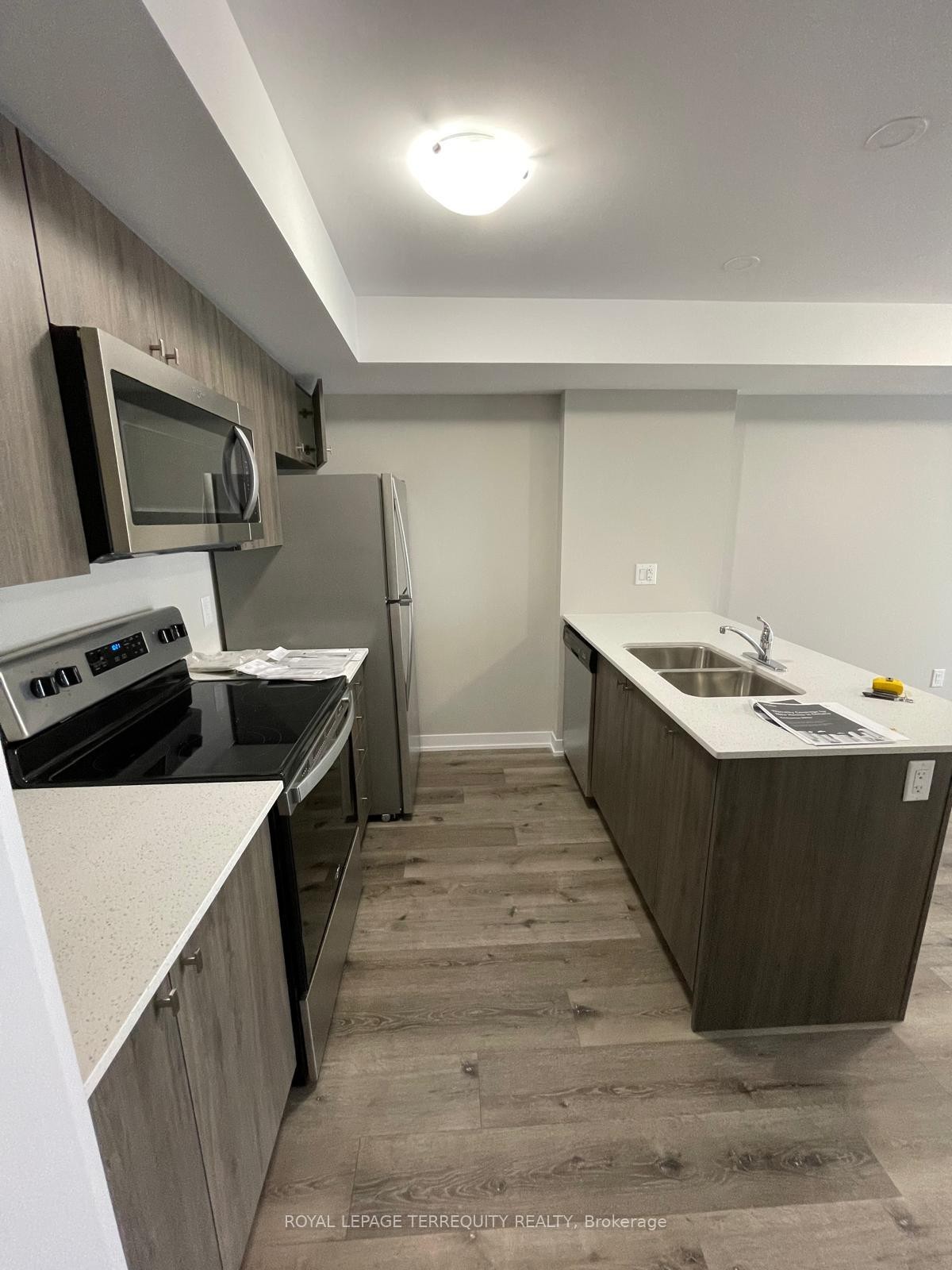 B12-1331 Countrystone Drive, Kitchener, ON - Indoor Photo Showing Kitchen With Double Sink