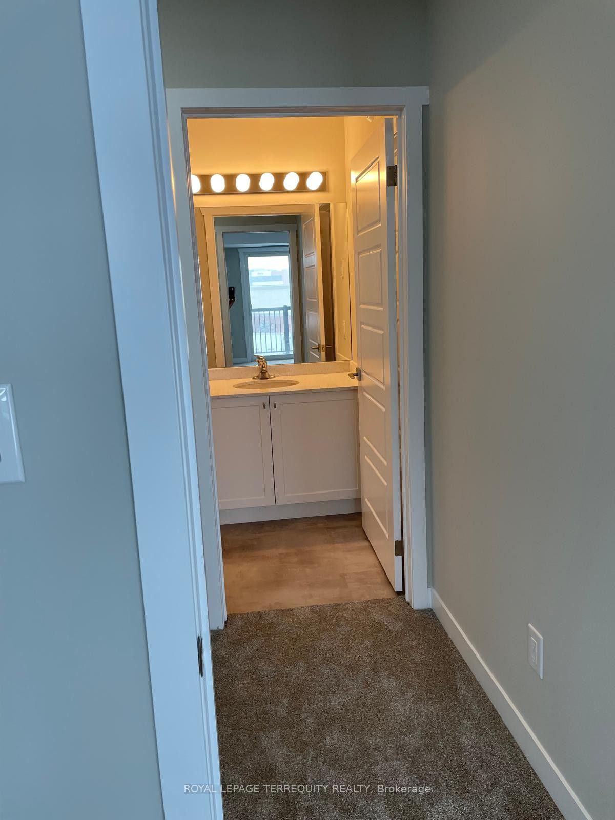 B12-1331 Countrystone Drive, Kitchener, ON - Indoor