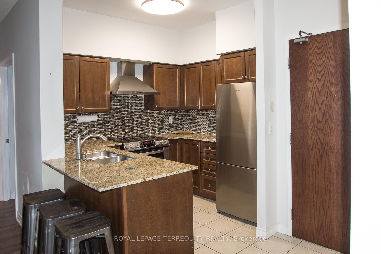 802-2772 Keele Street, Toronto, ON - Indoor Photo Showing Kitchen With Stainless Steel Kitchen With Double Sink