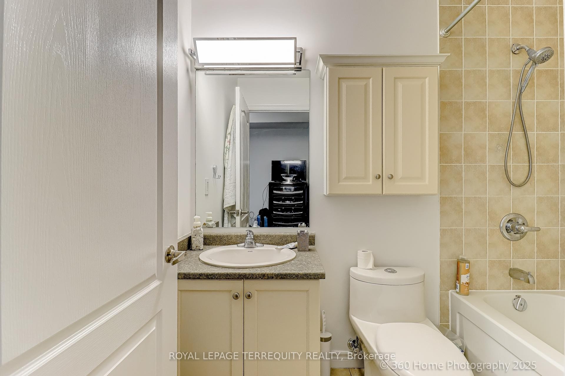 802-2772 Keele Street, Toronto, ON - Indoor Photo Showing Bathroom