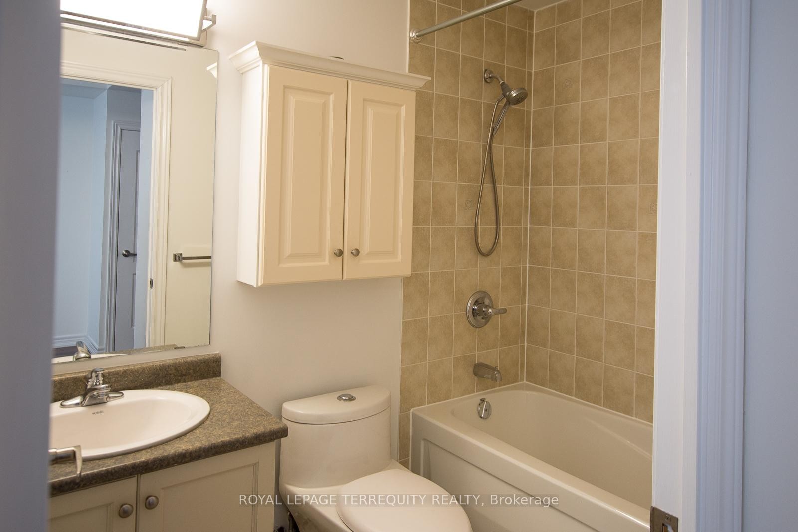 802-2772 Keele Street, Toronto, ON - Indoor Photo Showing Bathroom