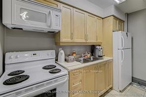 802-2772 Keele Street, Toronto, ON - Indoor Photo Showing Kitchen With Double Sink