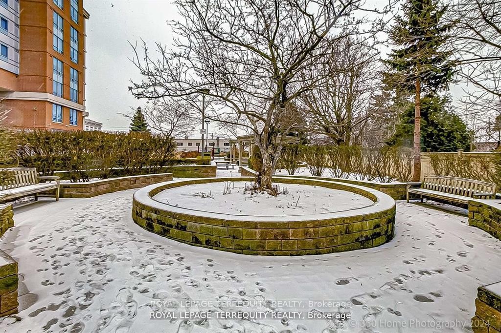 802-2772 Keele Street, Toronto, ON - Outdoor