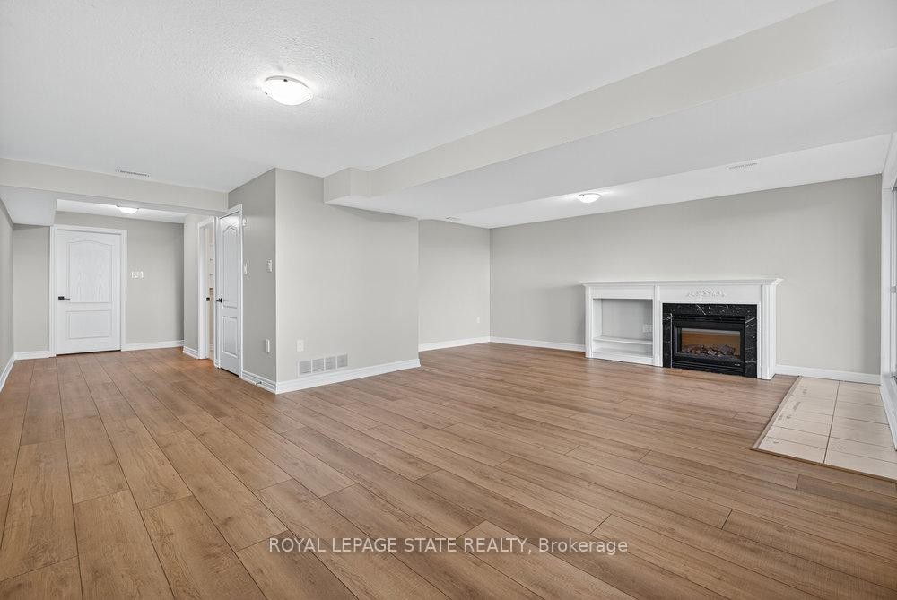 4-97 Sunvale Place, Hamilton, ON - Indoor With Fireplace