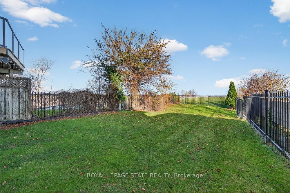 4-97 Sunvale Place, Hamilton, ON - Outdoor