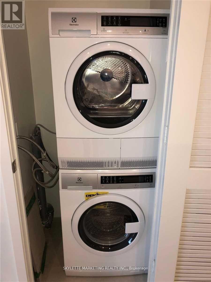 502 - 12 Bonnycastle Street, Toronto, ON - Indoor Photo Showing Laundry Room