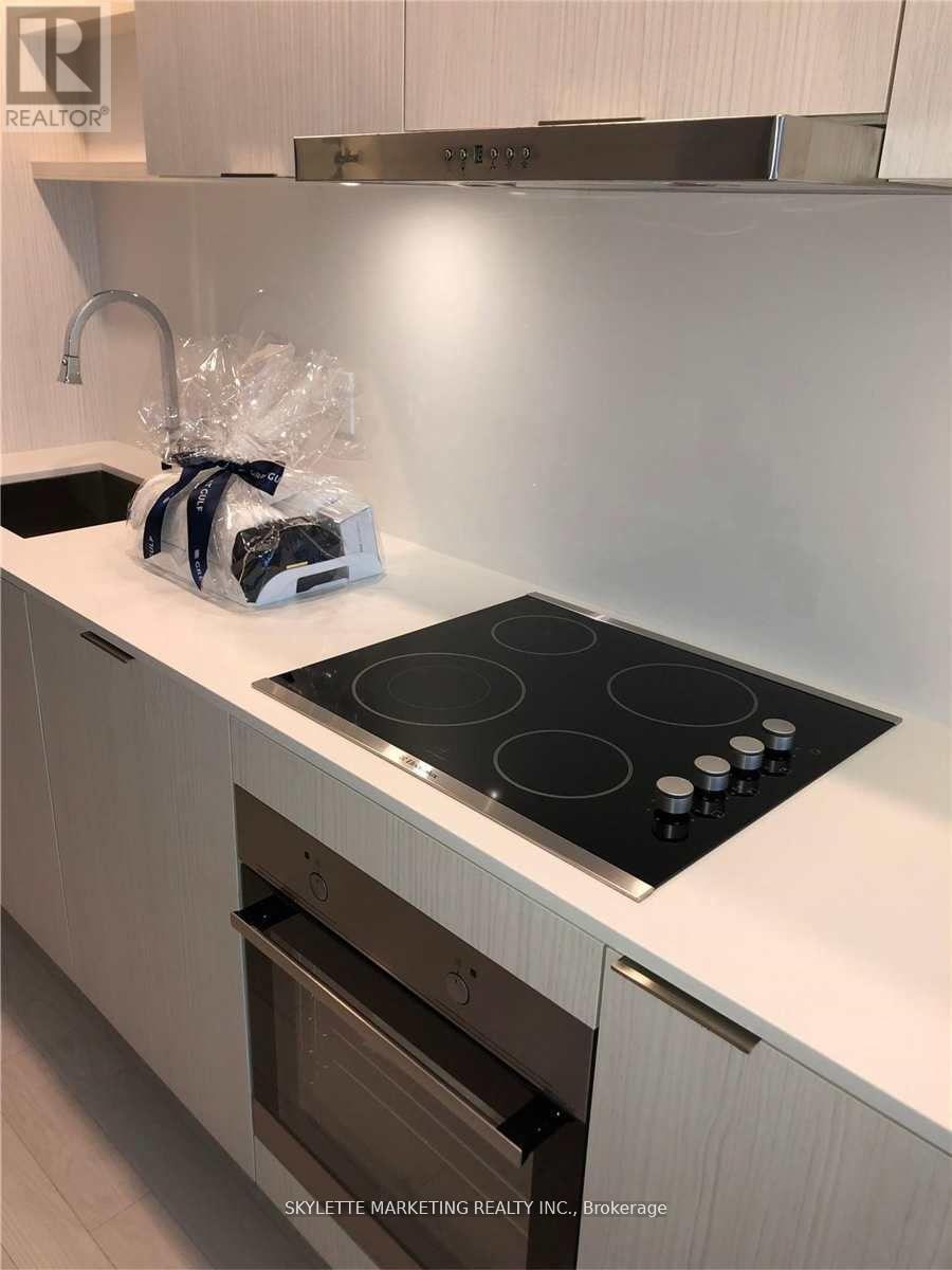 502 - 12 Bonnycastle Street, Toronto, ON - Indoor Photo Showing Kitchen