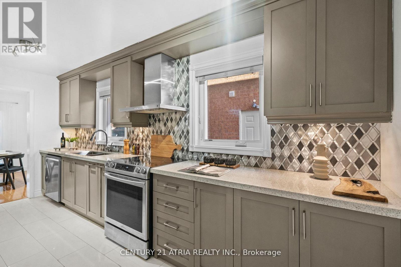 3837 Densbury Drive, Mississauga, ON - Indoor Photo Showing Kitchen With Double Sink With Upgraded Kitchen