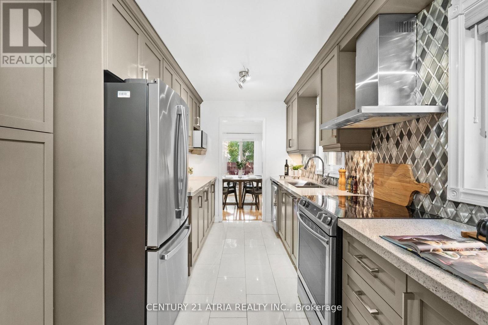 3837 Densbury Drive, Mississauga, ON - Indoor Photo Showing Kitchen With Upgraded Kitchen