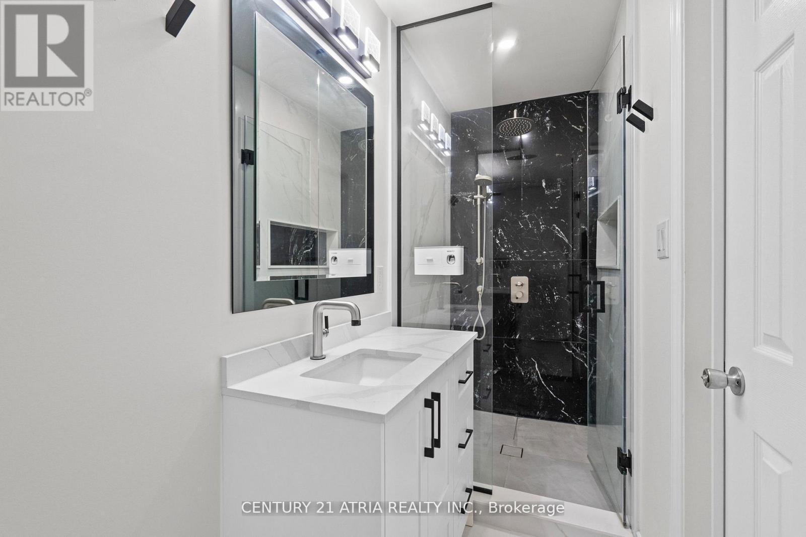 3837 Densbury Drive, Mississauga, ON - Indoor Photo Showing Bathroom