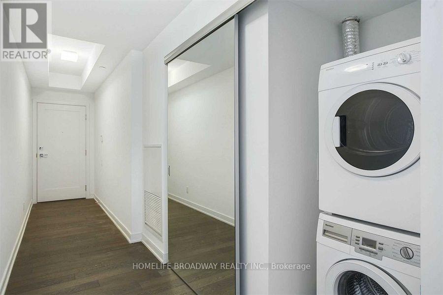 911 - 57 St Joseph Street, Toronto, ON - Indoor Photo Showing Laundry Room