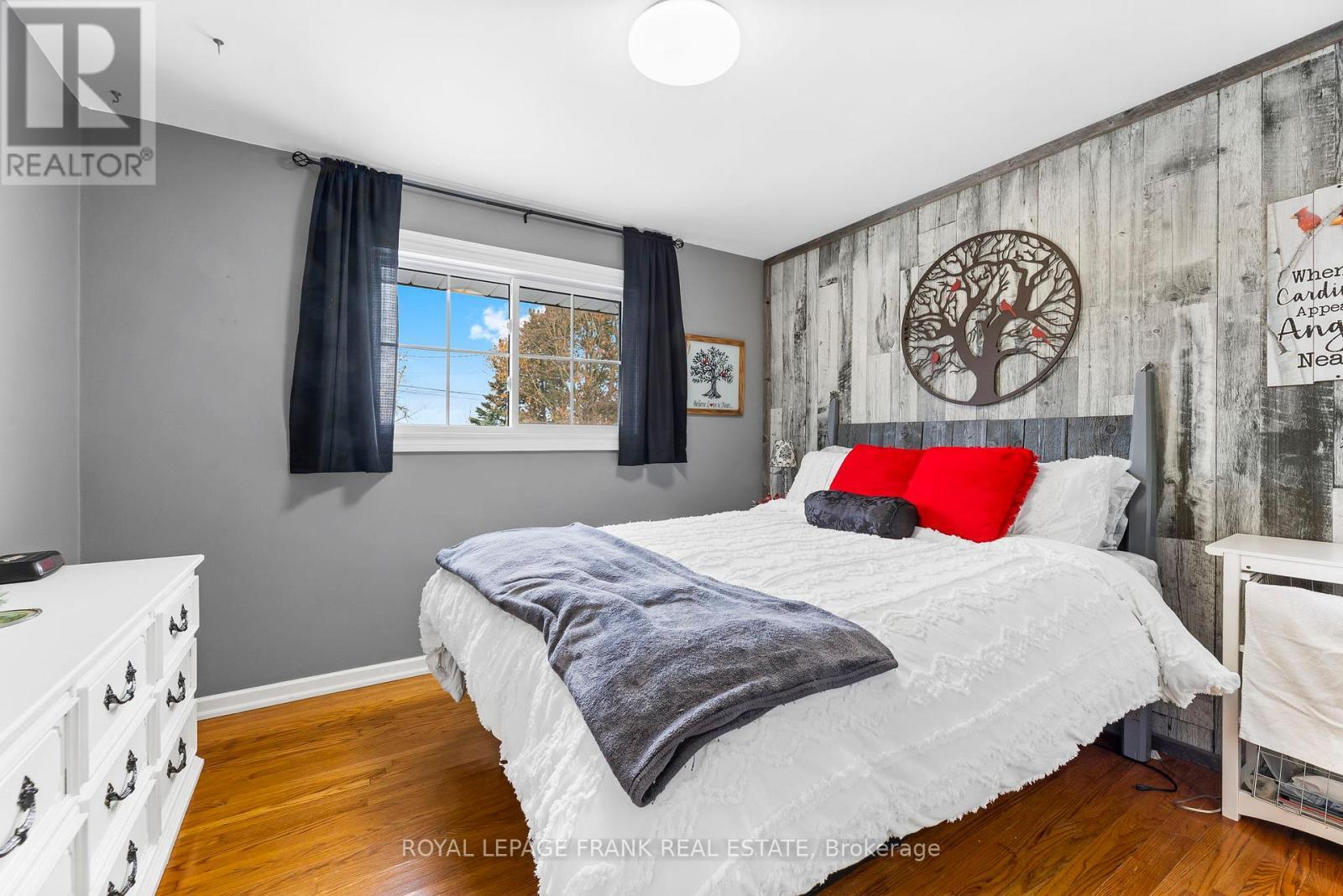 1704 King Street, Scugog, ON - Indoor Photo Showing Bedroom