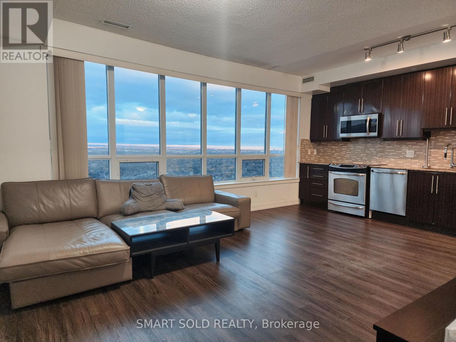 Ph202 - 7171 Yonge Street, Markham, ON - Indoor Photo Showing Living Room