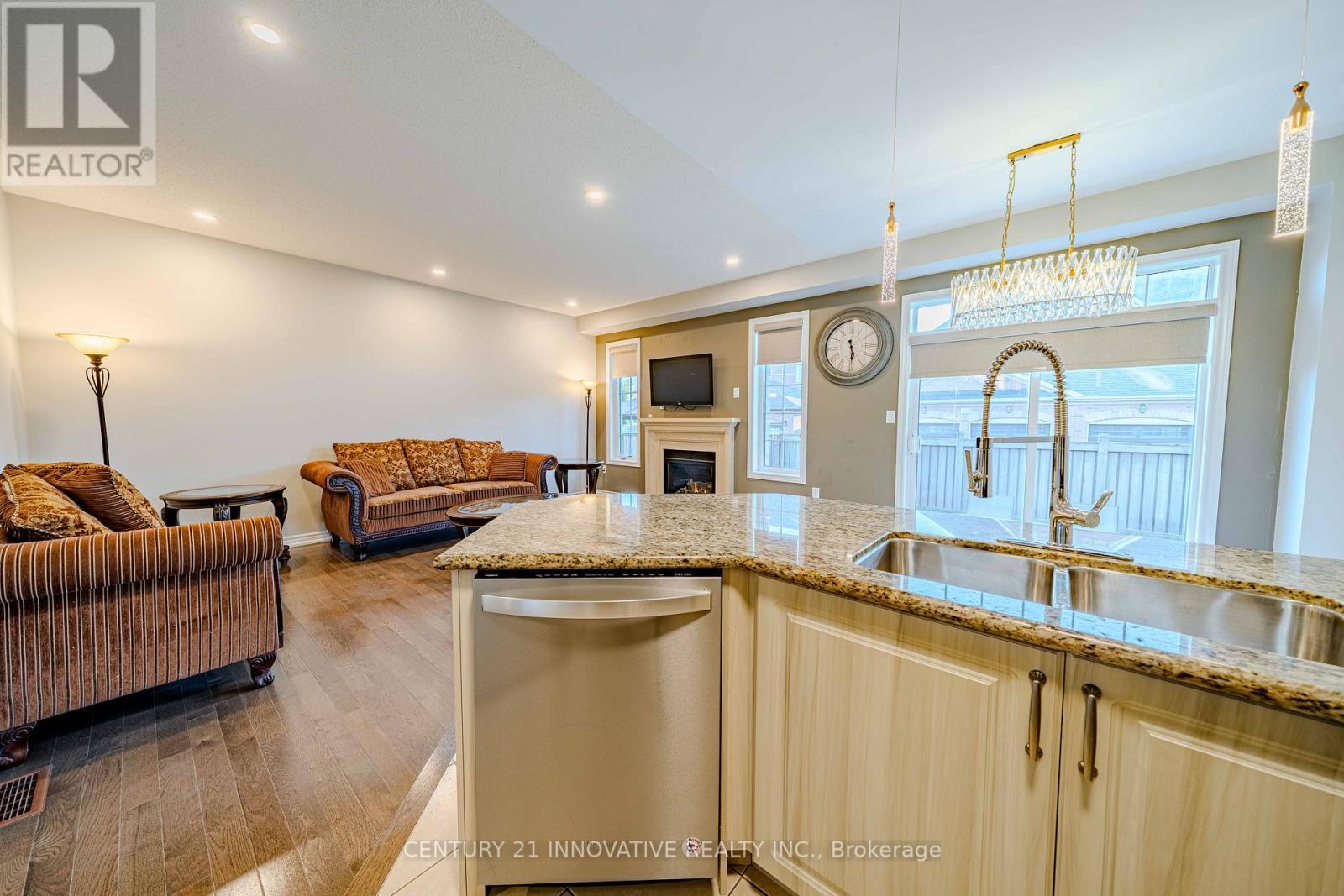 72 Killington Avenue, Vaughan, ON - Indoor Photo Showing Kitchen With Double Sink With Upgraded Kitchen