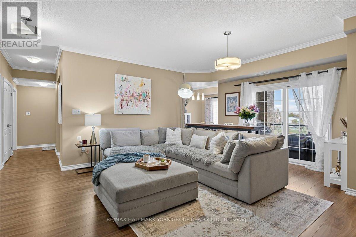 45 Ferndale Drive #211 Barrie - 211 - 45 Ferndale Drive S, Barrie, ON - Indoor Photo Showing Living Room