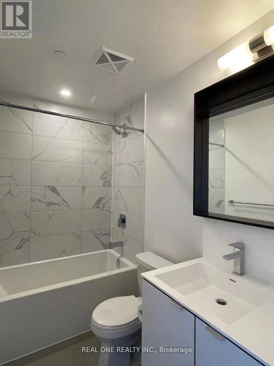 1907 - 4065 Confederation Parkway, Mississauga, ON - Indoor Photo Showing Bathroom