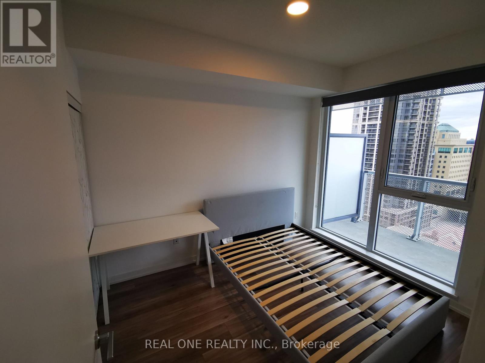 1907 - 4065 Confederation Parkway, Mississauga, ON - Indoor Photo Showing Bedroom