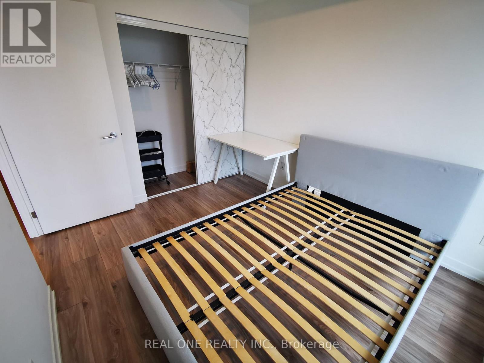 1907 - 4065 Confederation Parkway, Mississauga, ON - Indoor Photo Showing Bedroom