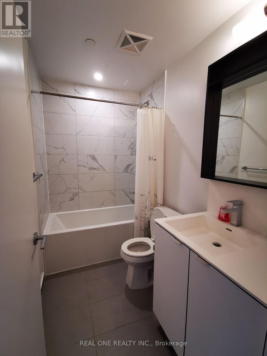 1907 - 4065 Confederation Parkway, Mississauga, ON - Indoor Photo Showing Bathroom