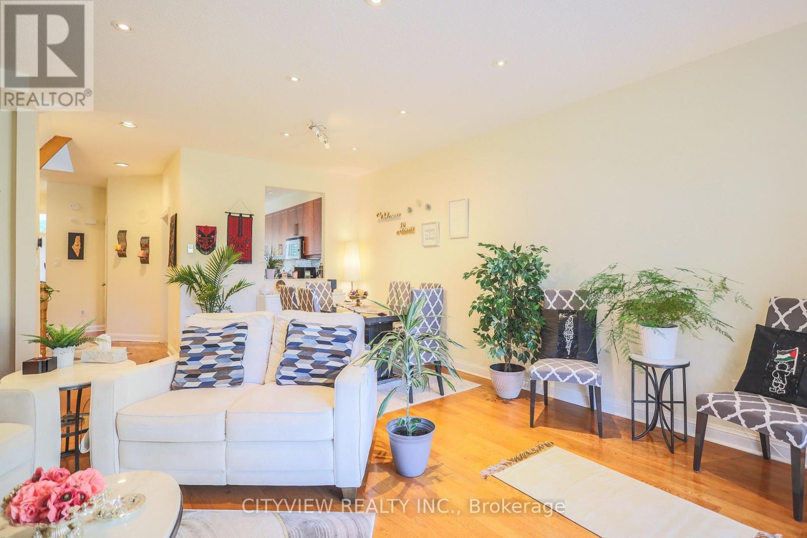 3593 Kariya Drive, Mississauga, ON - Indoor Photo Showing Living Room