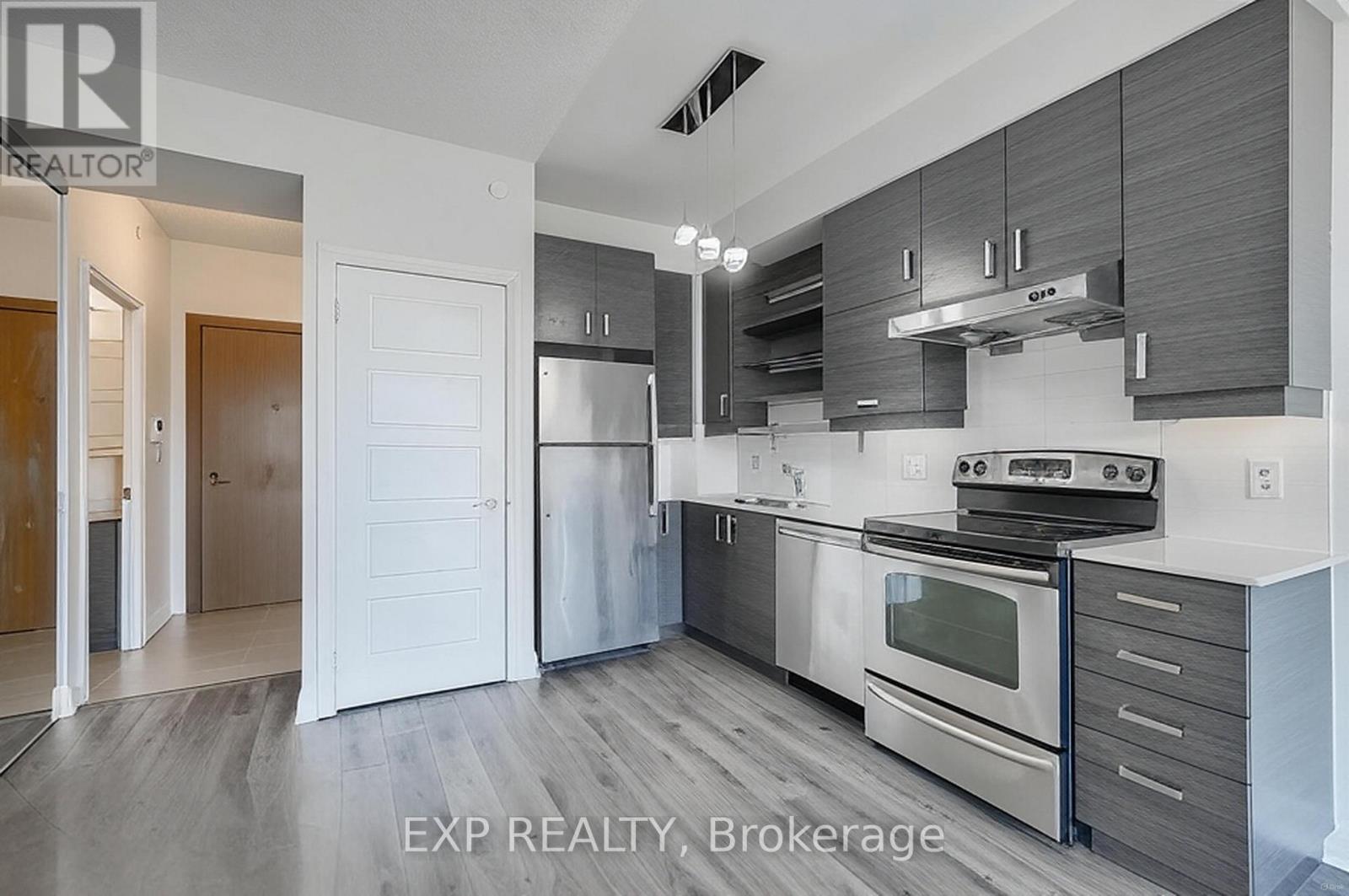 523 - 8228 Birchmount Road, Markham, ON - Indoor Photo Showing Kitchen