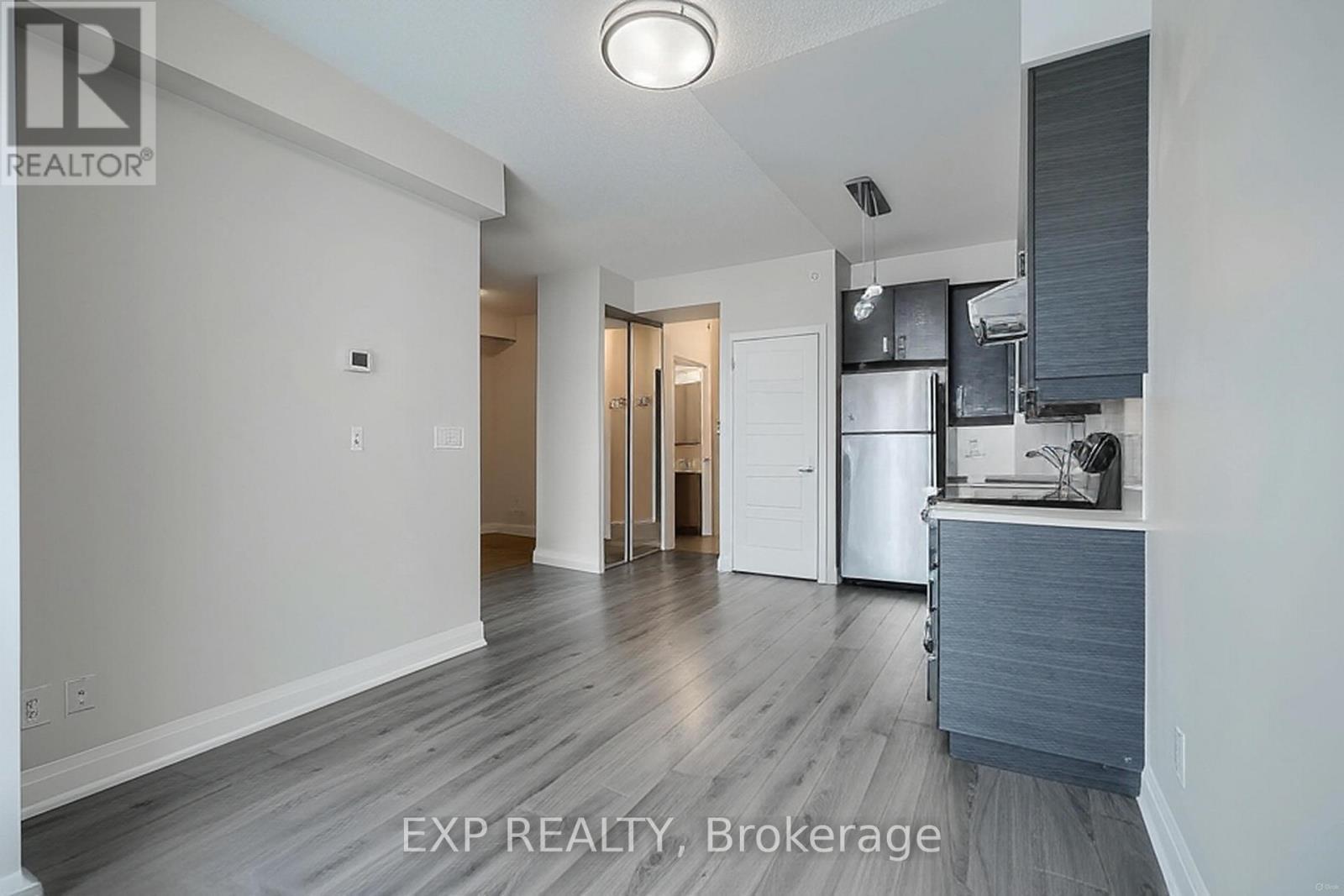 523 - 8228 Birchmount Road, Markham, ON - Indoor Photo Showing Kitchen