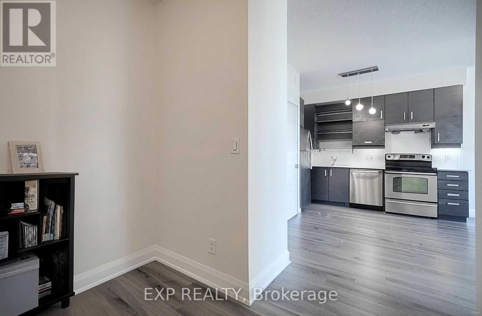 523 - 8228 Birchmount Road, Markham, ON - Indoor Photo Showing Kitchen