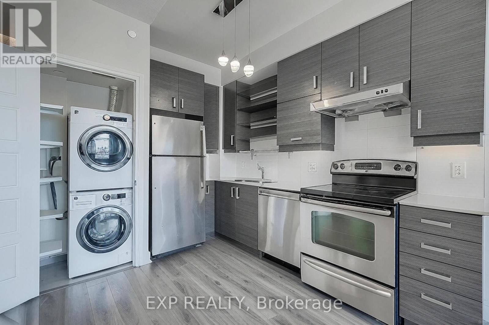 523 - 8228 Birchmount Road, Markham, ON - Indoor Photo Showing Laundry Room