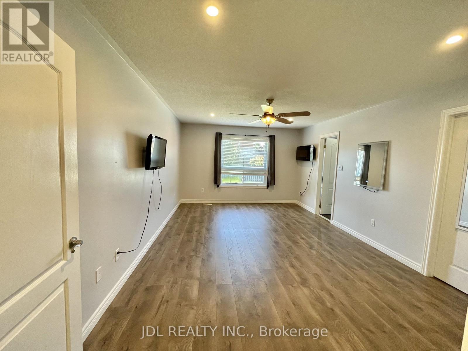 Upper - 241 Emms Drive, Barrie, ON - Indoor Photo Showing Other Room