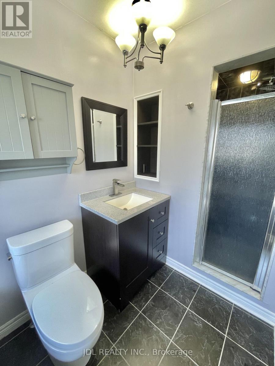 Upper - 241 Emms Drive, Barrie, ON - Indoor Photo Showing Bathroom