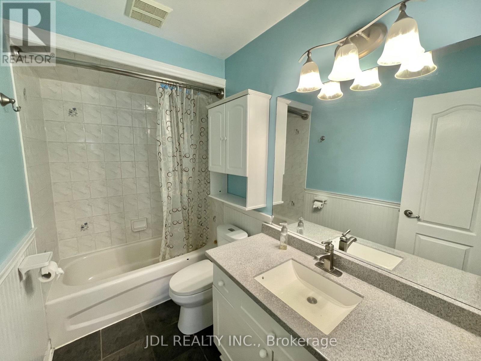 Upper - 241 Emms Drive, Barrie, ON - Indoor Photo Showing Bathroom