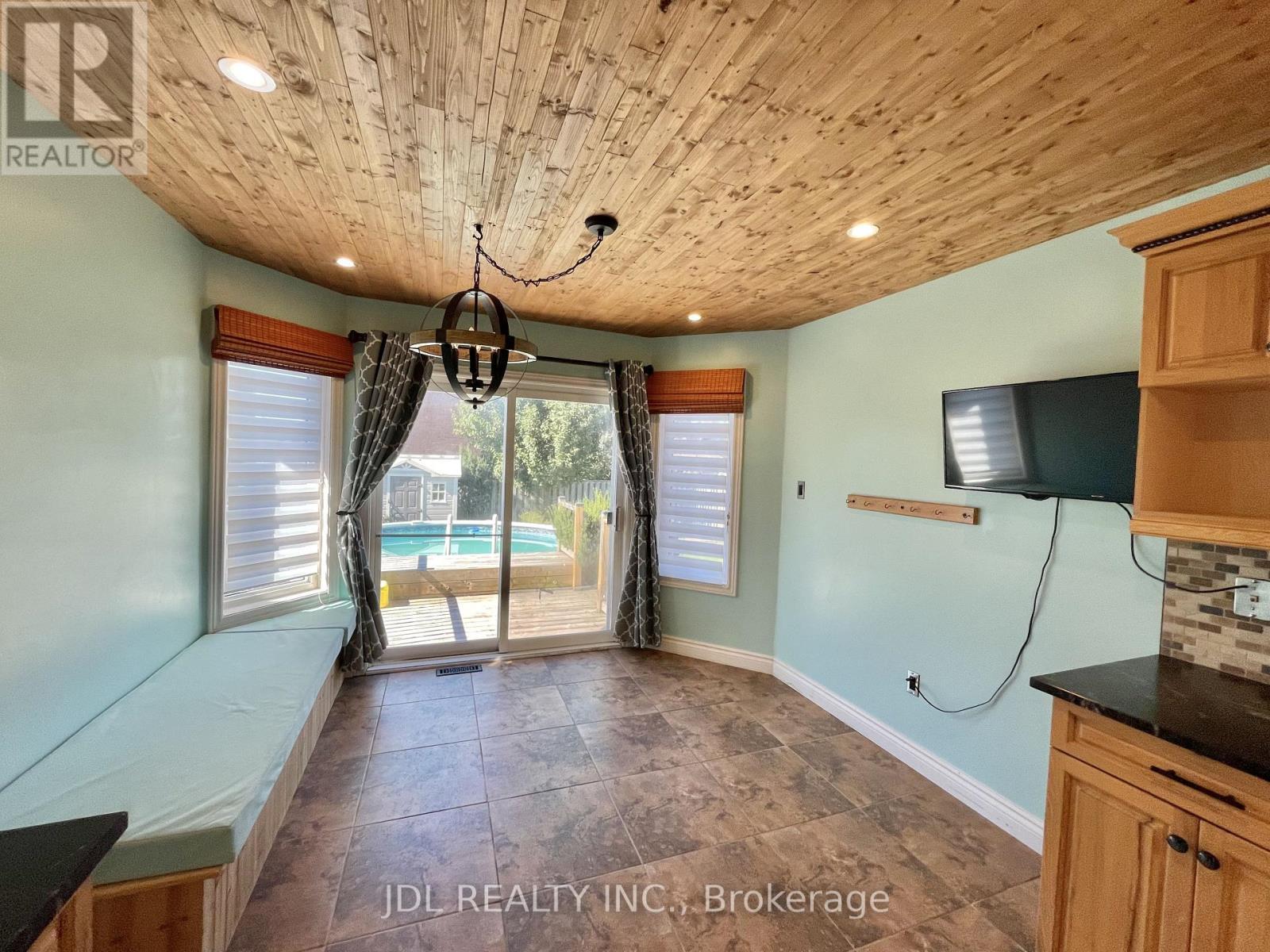 Upper - 241 Emms Drive, Barrie, ON - Indoor Photo Showing Other Room