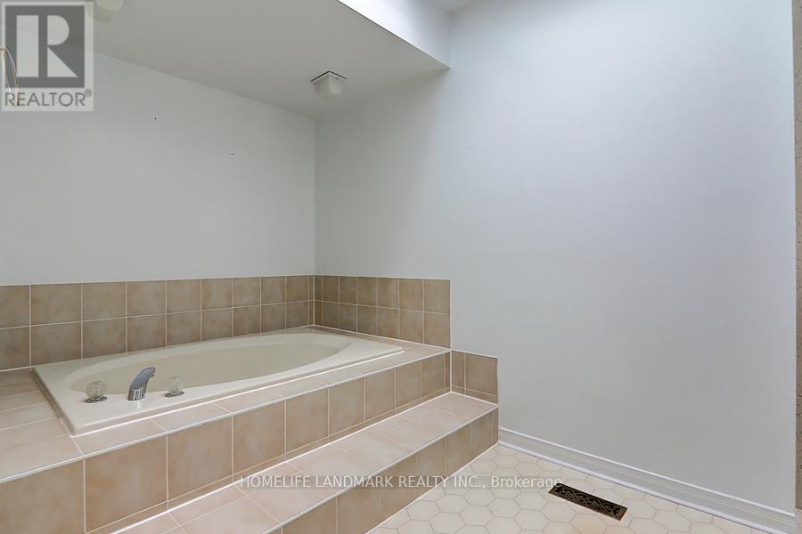 3586 Italia Crescent, Mississauga, ON - Indoor Photo Showing Bathroom