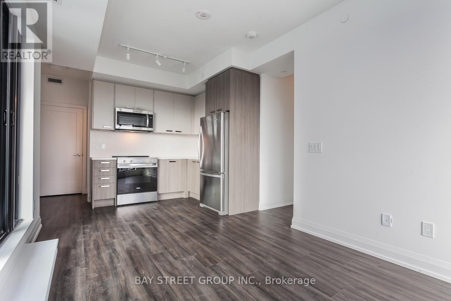 2303 - 20 Soudan Avenue, Toronto, ON - Indoor Photo Showing Kitchen