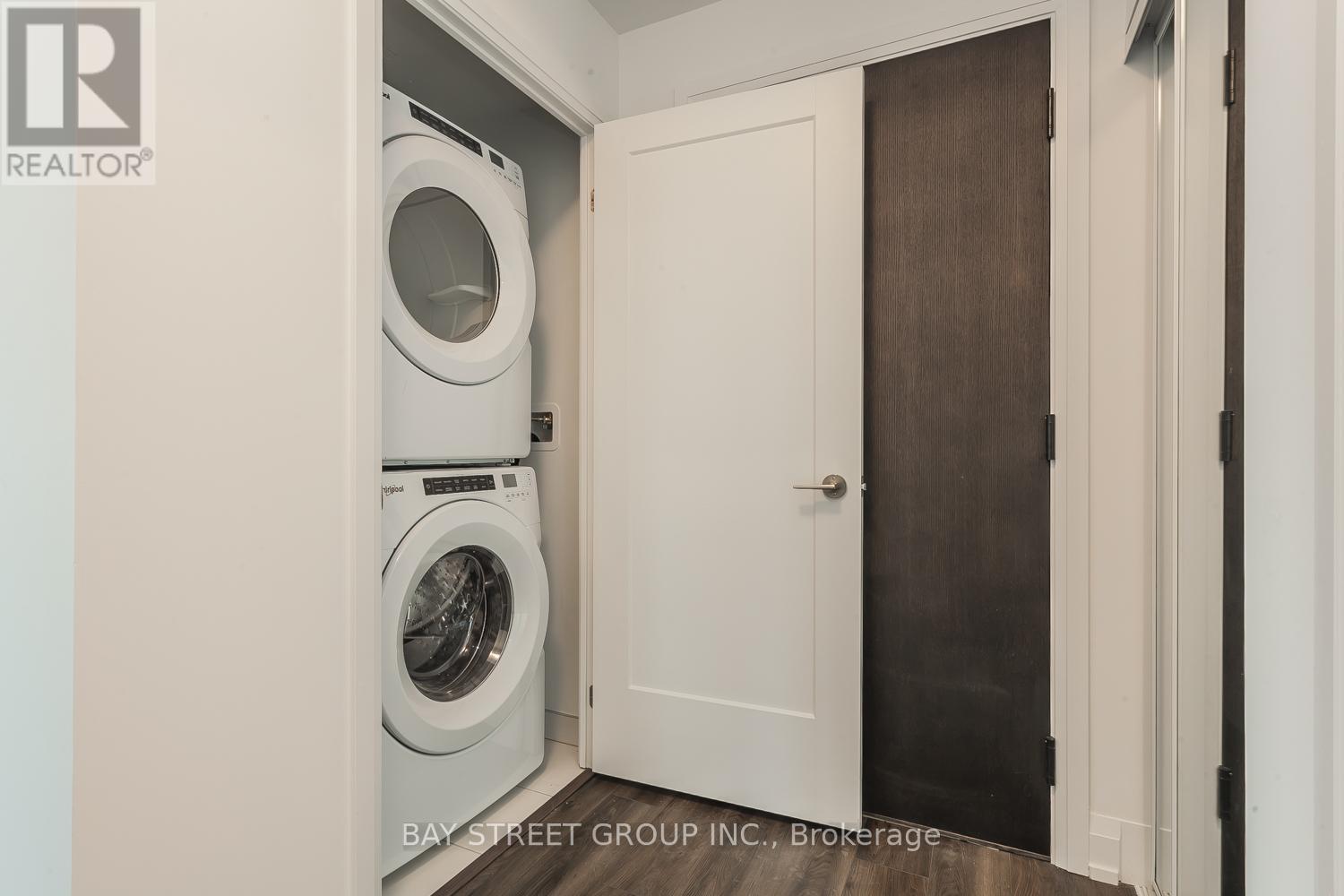 2303 - 20 Soudan Avenue, Toronto, ON - Indoor Photo Showing Laundry Room