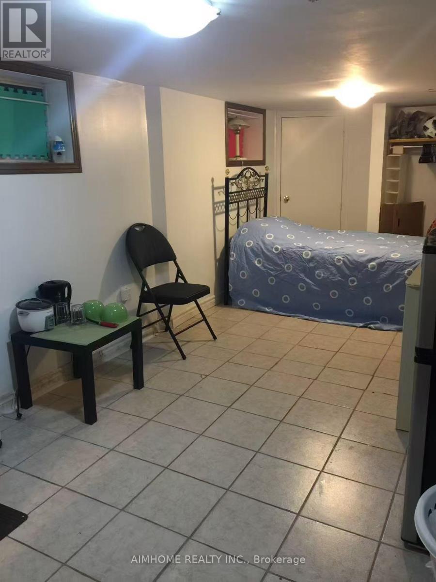 Rm L 81 Dentonia Park Avenue, Toronto, ON - Indoor Photo Showing Other Room